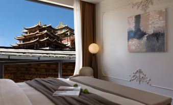 Yixin Moon Earthly HYGGE|Space Art Hotel (Dukezong Ancient City Prayer Wheel Store)