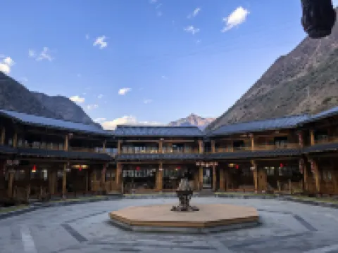 瀘水臘娜瓦底民宿（老虎灘歡樂田園景區店）