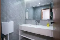Yingshan Zhishang Cloud Hotel