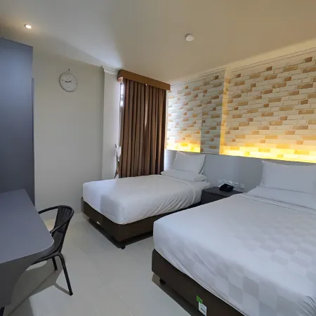 Oma Casa Hotel Отели в г. Бенгкулу