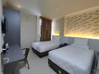Oma Casa Hotel Hotel dekat Simpang Sekip