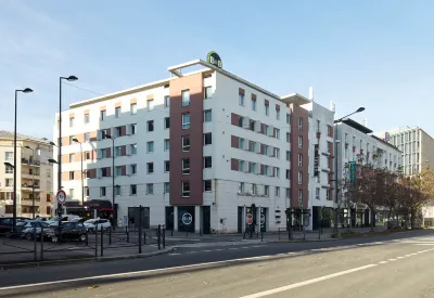 B&B HOTEL Paris Saint-Denis Pleyel Hôtels à proximité de : Châteauform' Les Docks de Paris
