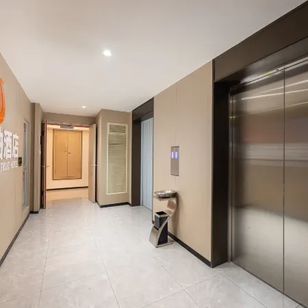 Wutong pomelo hotel (jiaxing nanhu huafu eight hundred companion store）