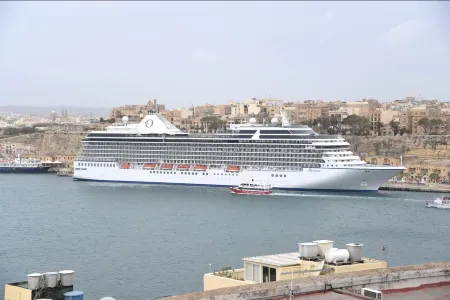 Superb medieval house sea views Отели в г. Senglea