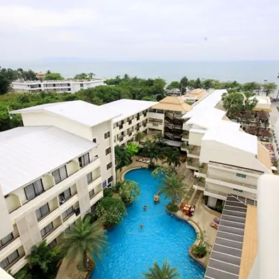 Sea Breeze Jomtien Resort Отели рядом с достопримечательностью «Хат Джомтьен»