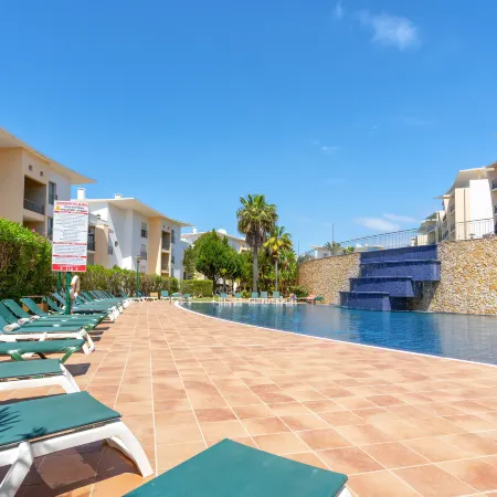BnB Homes Eco Apartment with Terrace, 2 Swimming pools & Tennis court