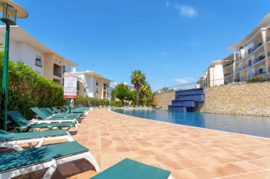 BnB Homes Eco Apartment with Terrace, 2 Swimming pools & Tennis court