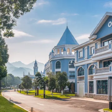Maison New Century Resort Nanshan Jinhua Hotels near Jinhua Zoo
