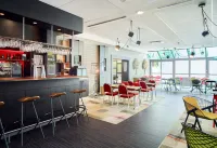 B&B Hotel Saint-Quentin-en-Yvelines Centre Gare 4 étoiles Hotel di Guyancourt
