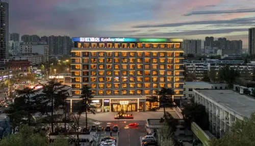 Xianyang Rainbow Hotel (Huitong Cross Longhu Rainbow Park Commercial Street)