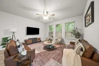 Luxurious 4 Bed Duplex Getaway! Hotels in Denton
