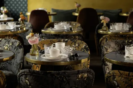 Hôtel Maxim Folies Отели рядом с достопримечательностью «Музей Гревен»