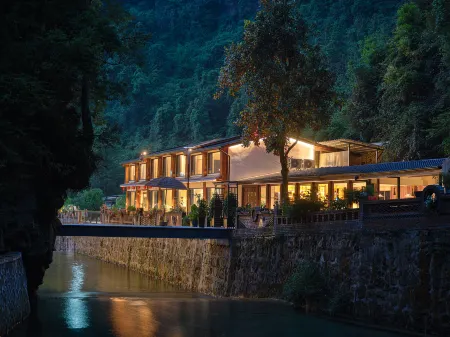 Zhangjiajie Mowen · Hideaway Wild Luxury Resort (Wulingyuan National Forest Park) Отели рядом с достопримечательностью «Yangjiajie Cableway»