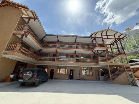 Dem Residential Dormitory Отели рядом с достопримечательностью «Baimazhai Village»