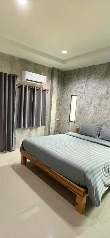 ห้องเตียงคิงไซส์พร้อมระเบียงและวิว