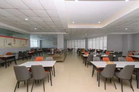 Chunchen Hotel Отели рядом с достопримечательностью «Kunming Railway Vocational and Technical College (Yangfu Campus)»