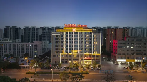Ibis Hotel (Rt-Mart Store, Nanli Road, Huaibei) Hotel di Huaibei