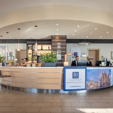 iH Hotels Milano Gioia Отели рядом с достопримечательностью «Станция метро Ca' Granda»
