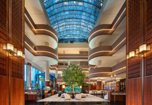 1. 렁 추엔 인터내..