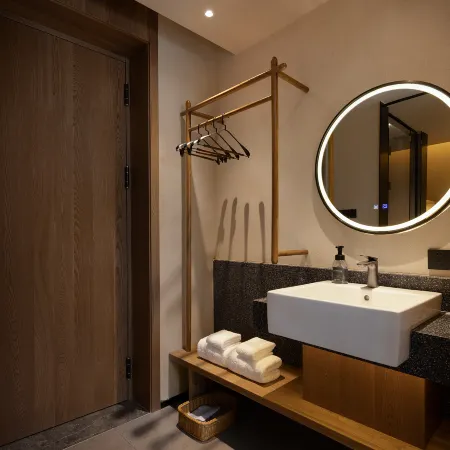LAKESIDEBEAUTY·HOTEL