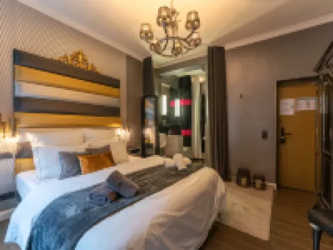 La Belle 10 Hotels near Great St. Martin Church