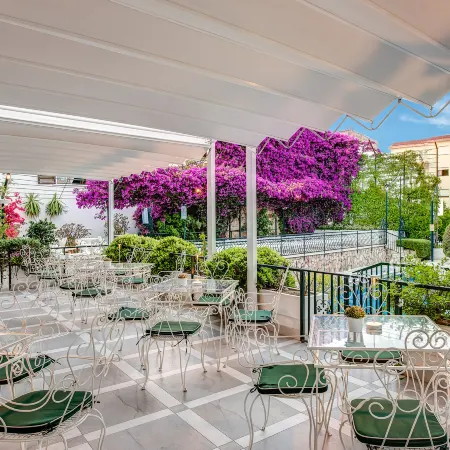 Majestic Palace Hotel Отели рядом с достопримечательностью «Улица Корсо-Италия»
