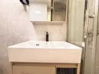 Nanjing GeYou · East Elegance Designer Homestay (Xiongzhou Metro Station, Liuhe District) - Condos