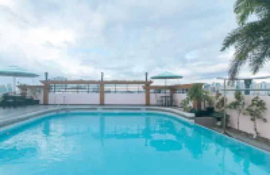 Urban Travellers Hotel by RedDoorz