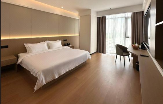 The MAJULAN Hotel의 깔끔한 로비