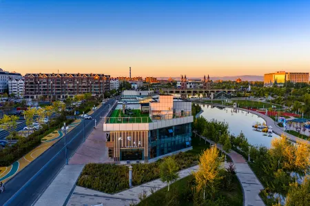 Burqin Cijian Homestay Отели рядом с достопримечательностью «Cenial Folk Customs Park»