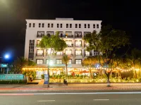 Sujet Beach Hotel and Apartment Danang by Haviland Hôtels à proximité de : Pont du Dragon