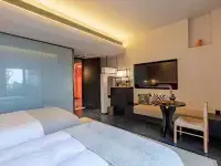 Qianyan Li Bai Hotel at Fuxian Lake (Guanglong Town)