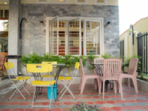 AHHA Boutique Kampot Hotels near សេះសមុទ្របាញ់ទឹក