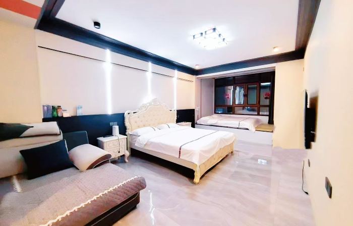 Shiyi Hotel (Jiansanjiang Station)