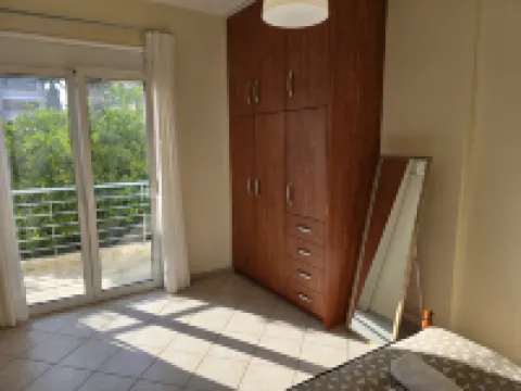 Garden apartment 20m from the sea フォキダのホテル