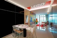 Lego House Near Lego Land - สระว่ายน้ำแบบอินฟินิตี้