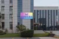 MM E-Sports Hotel (Baolong Square)