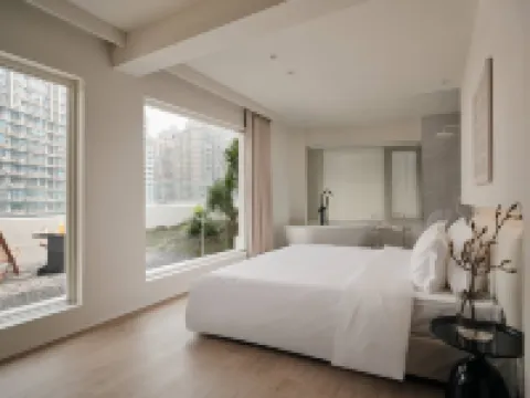 Wunianian Riverside Vacation Apartment (Jiefangbei Area Hong Ya Dong)