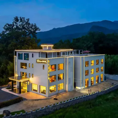 Xiaoshan Qing ·Riverside & Mountain-surrounded Luxury Resort Villa