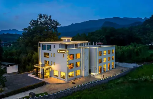 Xiaoshan Qing ·Riverside & Mountain-surrounded Luxury Resort Villa