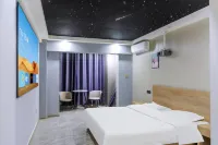 Qianxi E-sports Homestay (Xinyang Railway Station) - Esports