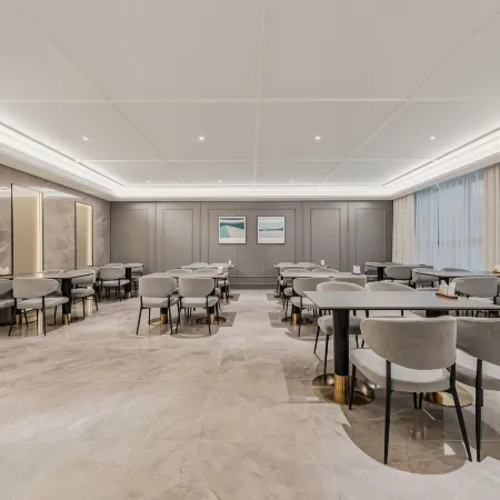 Baiyu Eiffel Hotel (Tianshui City Government Central Plaza)