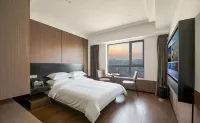 Meilun Meijia Hotel (Shenyang Longzhimeng Shopping Center Pangjiang Street Subway Station) Hotels near Dadong