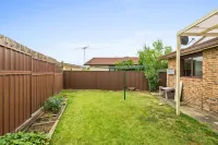 Private Rooms – Quiet Street, Close to Shops & Transport