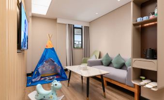 Homeinn Aifeel Hotel (Haikou High - speed Railway East Station Wuyue Plaza)