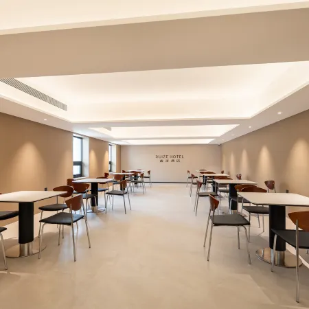 Ruize Hotel ( Gaizhou Changzheng Street)