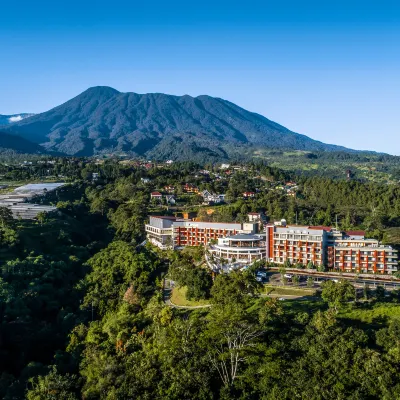 Pesona Alam Resort & Spa Hotels near Pasar Cisarua