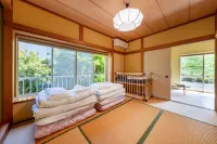 A modern Japanese-style inn with a view of Mt. Omuro｜ An Omuroyama