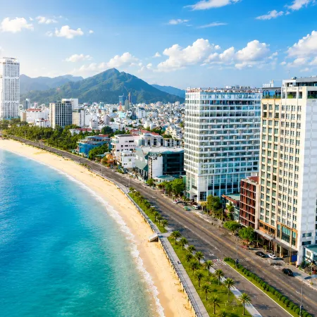 Canary Gold Hotel Quy Nhon - Beachfront, Iconic Location Отели рядом с достопримечательностью «Мемориал Победы»