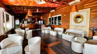 Grand Whiz Hotel Trawas Mojokerto - parking